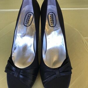 PADEVI (SPAIN) new Black Heels with Bow Accent (SPAIN) size 9,0-9,5